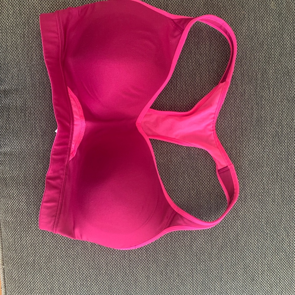 NWOT. Old navy sports bra